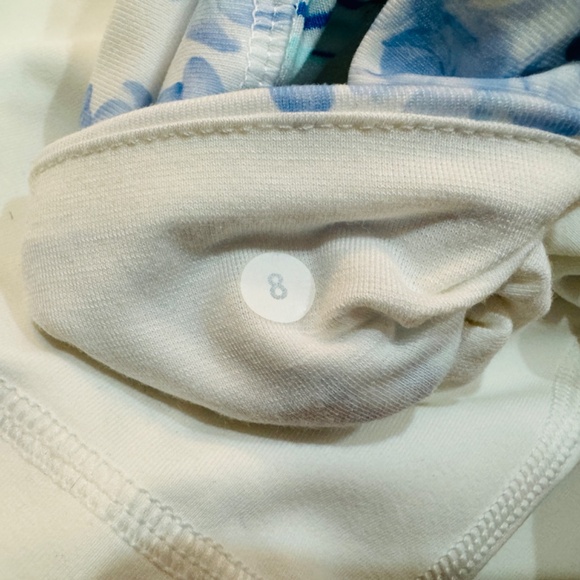 Lululemon - Stretchy Wide-Legged Yoga Pants, Reversible, Size 8, Good Condition! - Picture 3 of 3